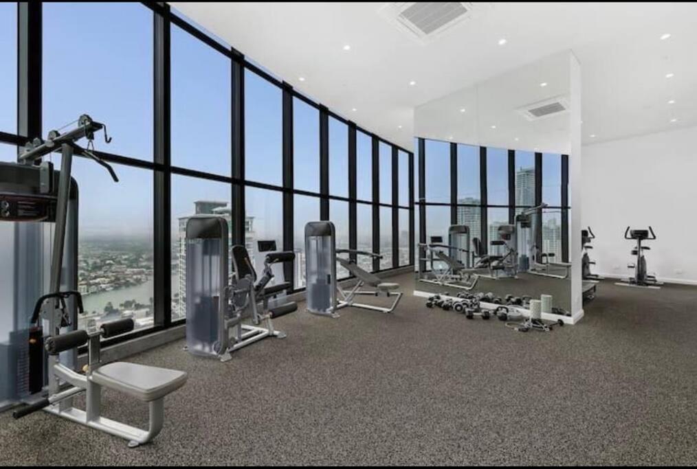 Absolute Oceanview Beachfront 2br Apartment